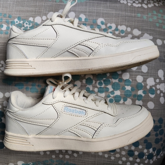 White Reebok Sneakers Womens 5.5 - Picture 3 of 5